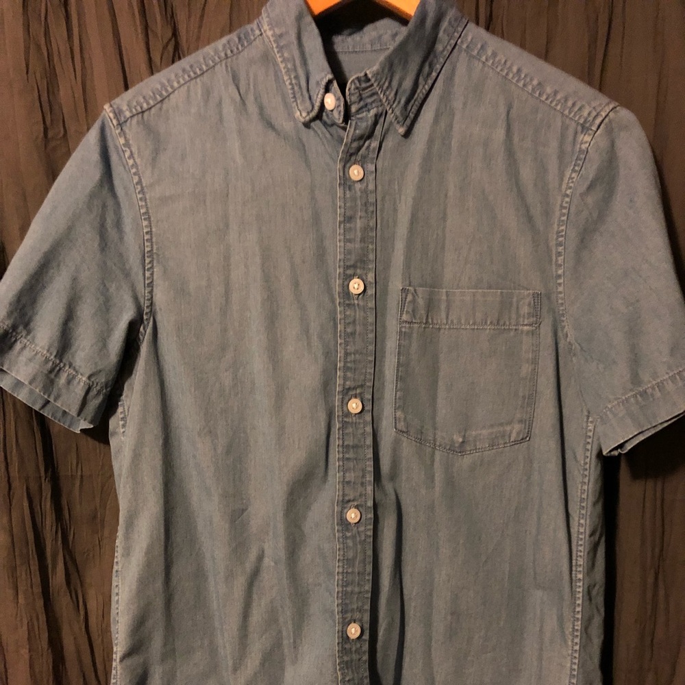 MENS BLUE JEAN BUTTON UP🙋🏽‍♂️👕👖🧢